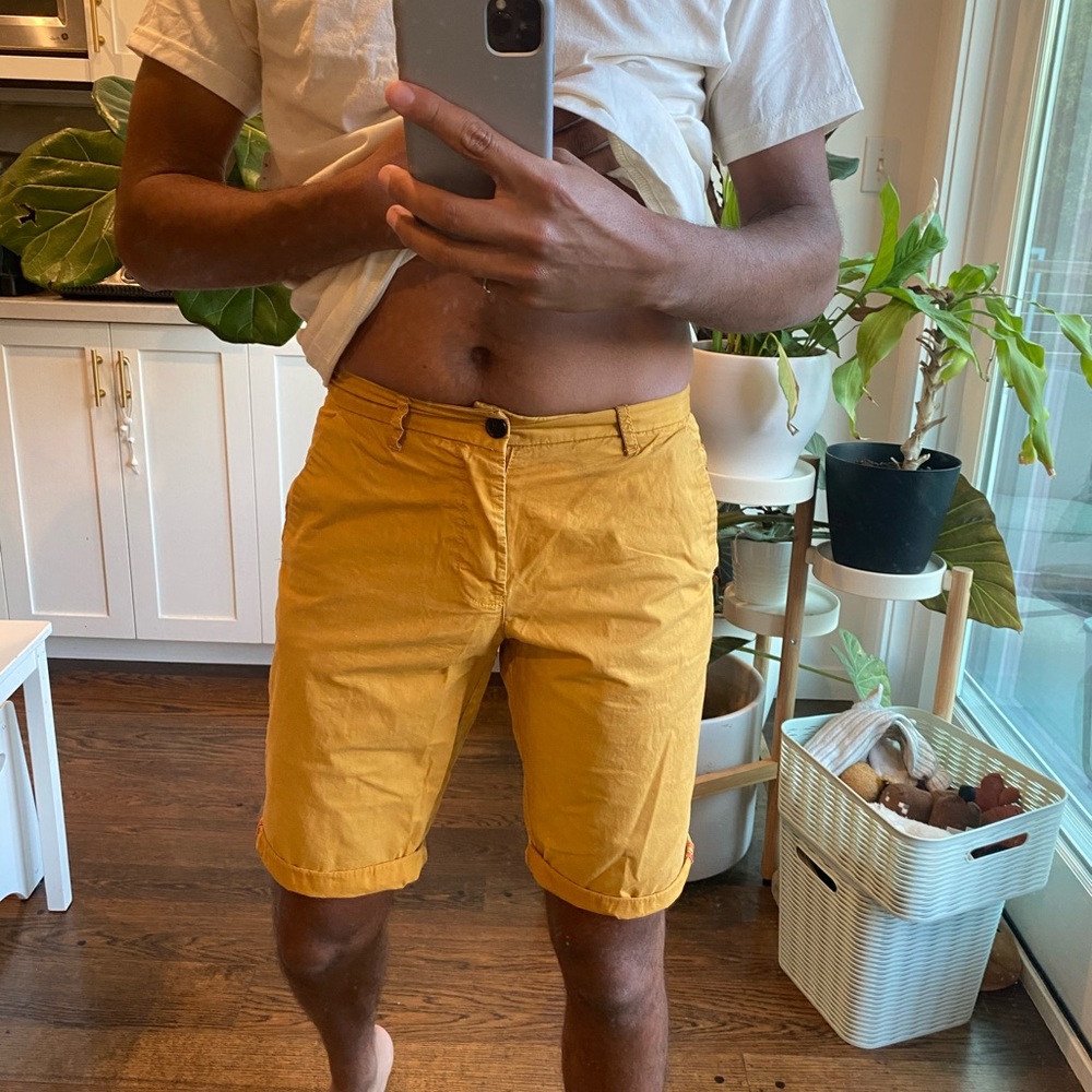 Yellow short with button fly